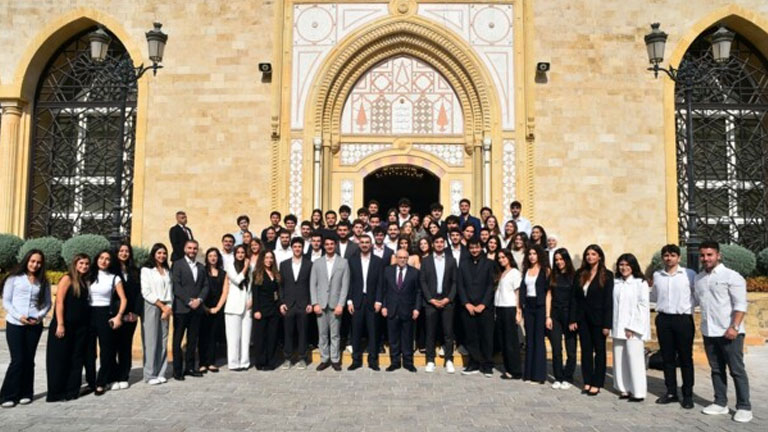 نادي التغيير يهدي الفوز في انتخابات الجامعة الأميركية في بيروت للرئيس سلام