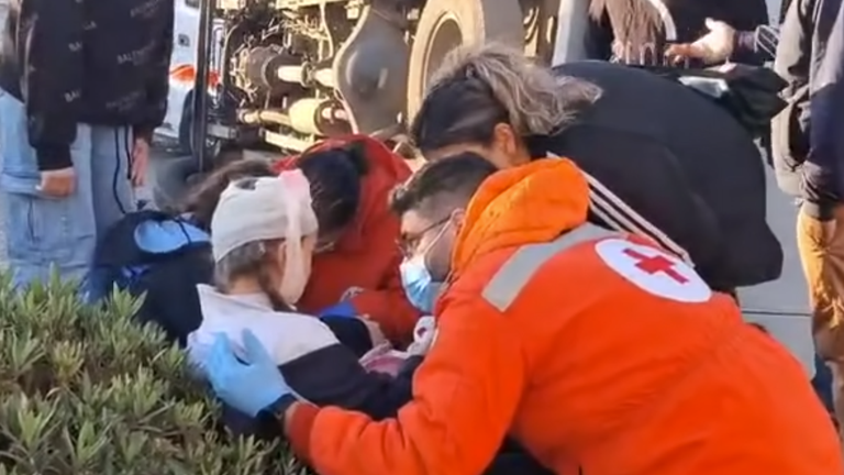 جرحى في اصطدام “فان” بحافلة لنقل الطلاب على أوتوستراد زحلة